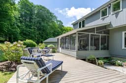 Hupi Hills | town beach • Kayaks • shared court's