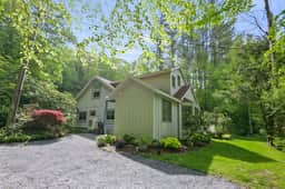 Pixley Forest | 15 Mins To Tanglewood • Fireplace