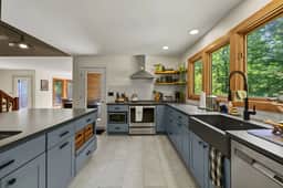 The Summerwood Hideout | Mins to Downtown! • Pool
