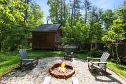 The Summerwood Hideout | Mins to Downtown! • Pool