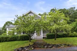 St Anne's Manor | Walk to Downtown! • Sleeps 8