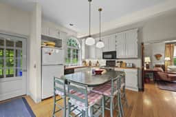 St Anne's Manor | Walk to Downtown! • Sleeps 8