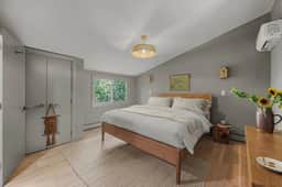 Moss's Muse: A Modern Retreat