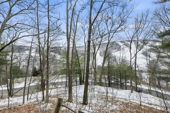 Gilbert Ski Chalet | 3 min to Catamount!