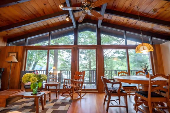 Forest Hollow | Waterfront • Kayaks • Wood Stove
