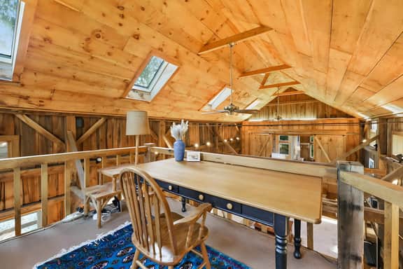 Scribe's Stable | A/C • Screened Porch • Sleeps 6