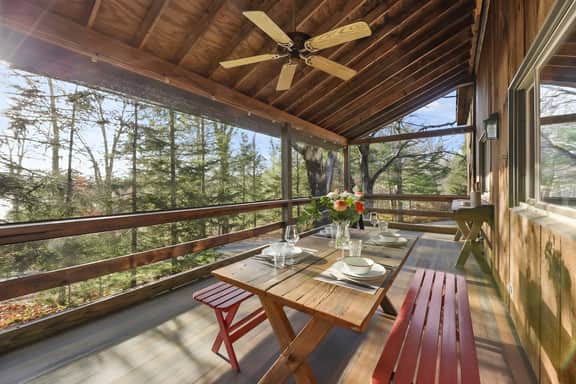 Scribe's Stable | A/C • Screened Porch • Sleeps 6