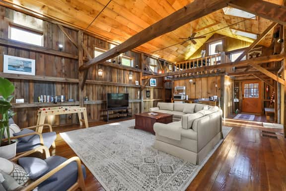 Scribe's Stable | A/C • Screened Porch • Sleeps 6