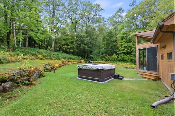 Stonebridge Landing | Hot Tub • Fire Pit