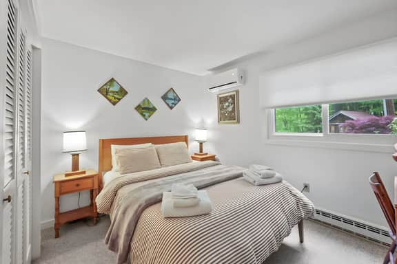 Pixley Forest | 15 Mins To Tanglewood • Fireplace