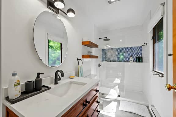 The Summerwood Hideout | Mins to Downtown! • Pool
