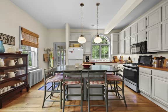 St Anne's Manor | Walk to Downtown! • Sleeps 8