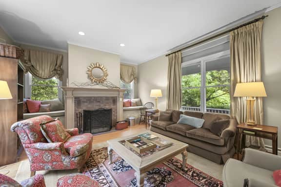 St Anne's Manor | Walk to Downtown! • Sleeps 8