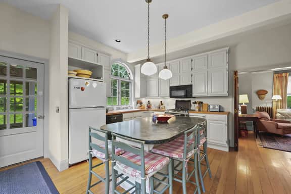 St Anne's Manor | Walk to Downtown! • Sleeps 8