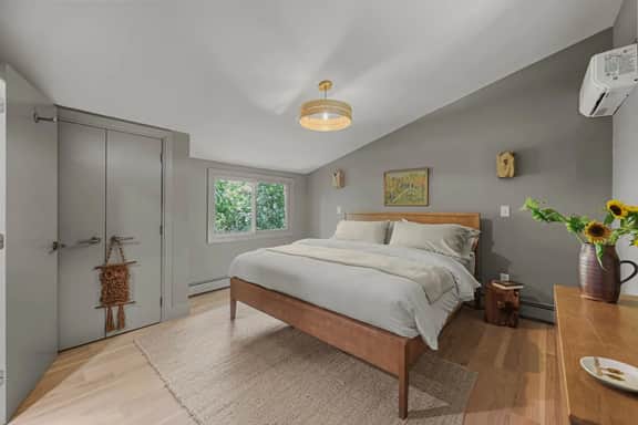 Moss's Muse: A Modern Retreat