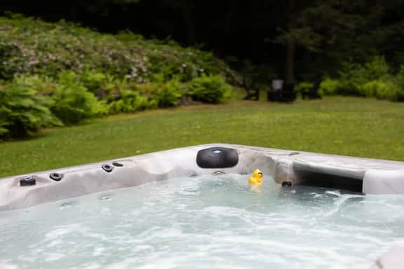 Stonebridge Landing | Hot Tub • Fire Pit