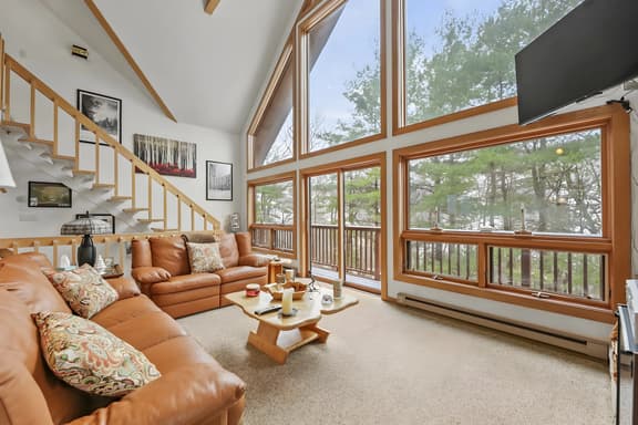 Gilbert Ski Chalet | 3 min to Catamount!