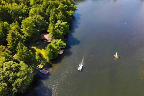 Forest Hollow | Waterfront • Kayaks • Wood Stove