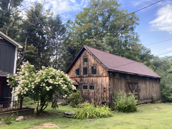 Scribe's Stable | A/C • Screened Porch • Sleeps 6