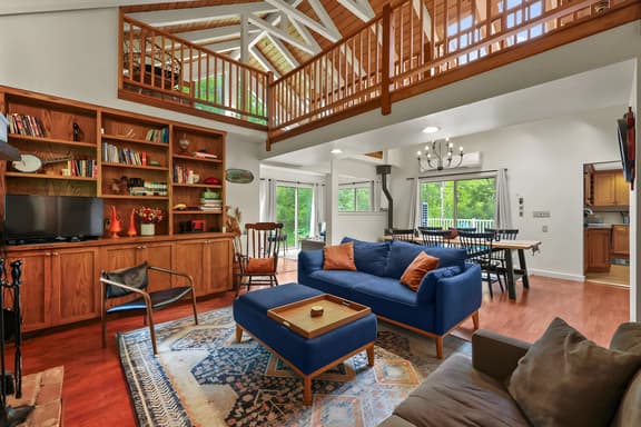 Pixley Forest | 15 Mins To Tanglewood • Fireplace