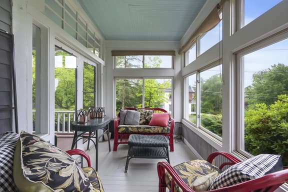 St Anne's Manor | Walk to Downtown! • Sleeps 8